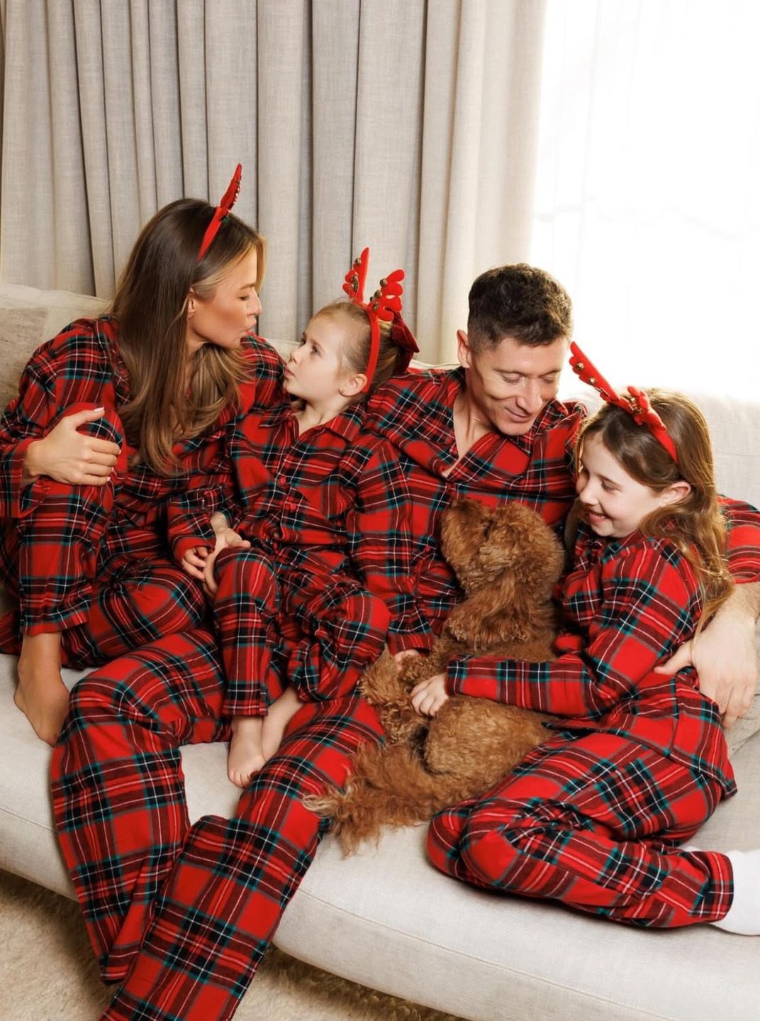 Lewandowscy z córkami 