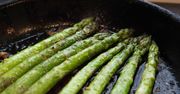 Wiesz, jak zrobić idealne szparagi z patelni? Zasada jest prosta