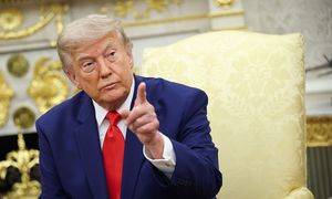 Trump zmienia zasady gry. Nowe cła obejmą niemal cały import