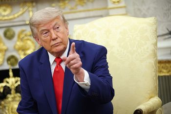 Trump zmienia zasady gry. Nowe cła obejmą niemal cały import