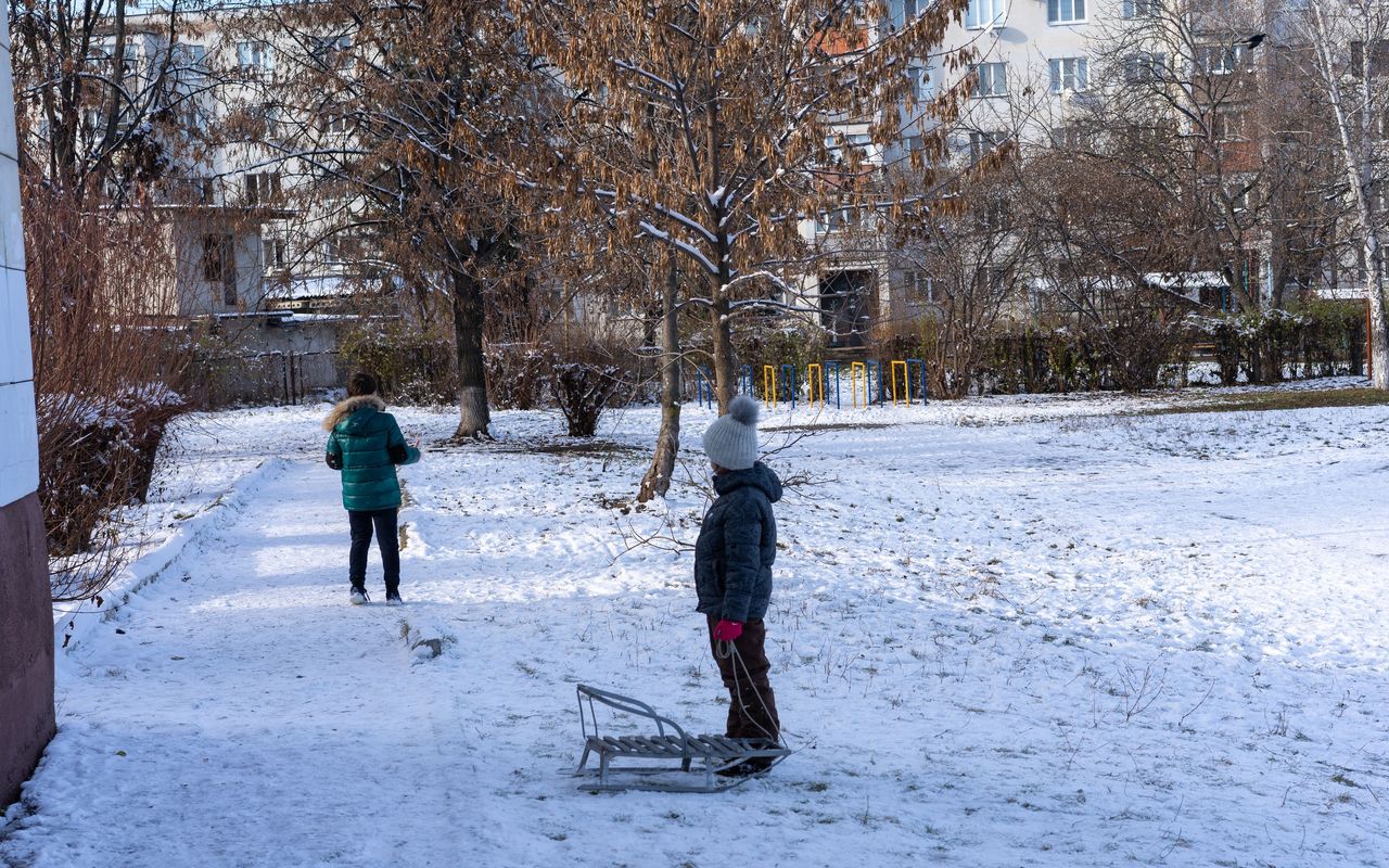 "Normalnie ferie marzeń po miesiącach lekcji przed komputerem". Rodzice komentują sytuację