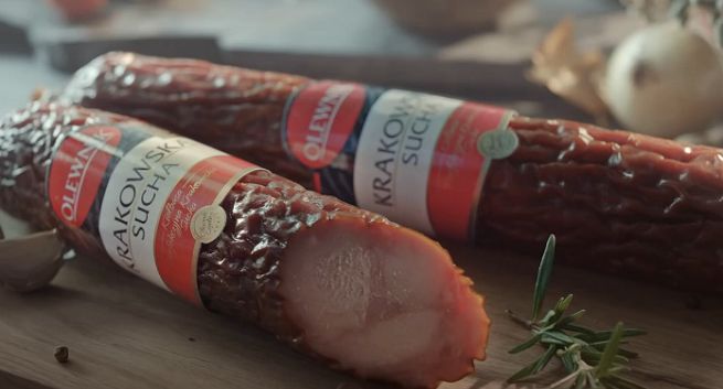 „Perfekcja smaku od pokoleń” reklamuje kiełbasę Olewnik (wideo)