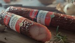 „Perfekcja smaku od pokoleń” reklamuje kiełbasę Olewnik (wideo)