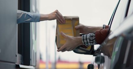 Klienci McDonald's narażeni na mandaty. Notorycznie robią to w drive thru