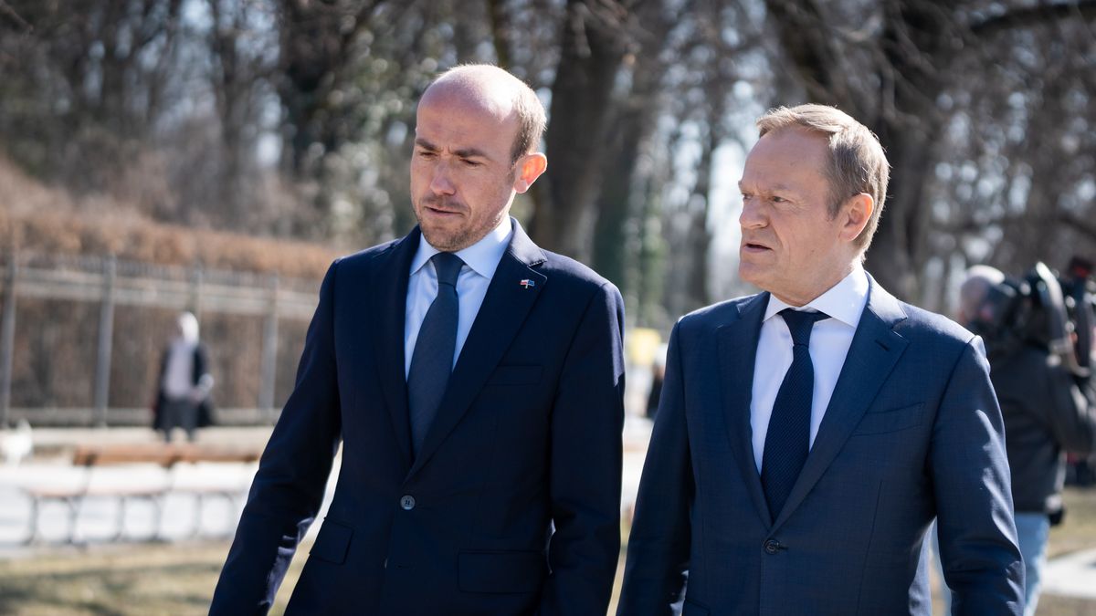 Donald Tusk, Borys Budka (PO) after the government's meeting with opposition politicians, at the Chancellery in Warsaw, Poland, on March 21, 2022 (Photo by Mateusz Wlodarczyk/NurPhoto via Getty Images)