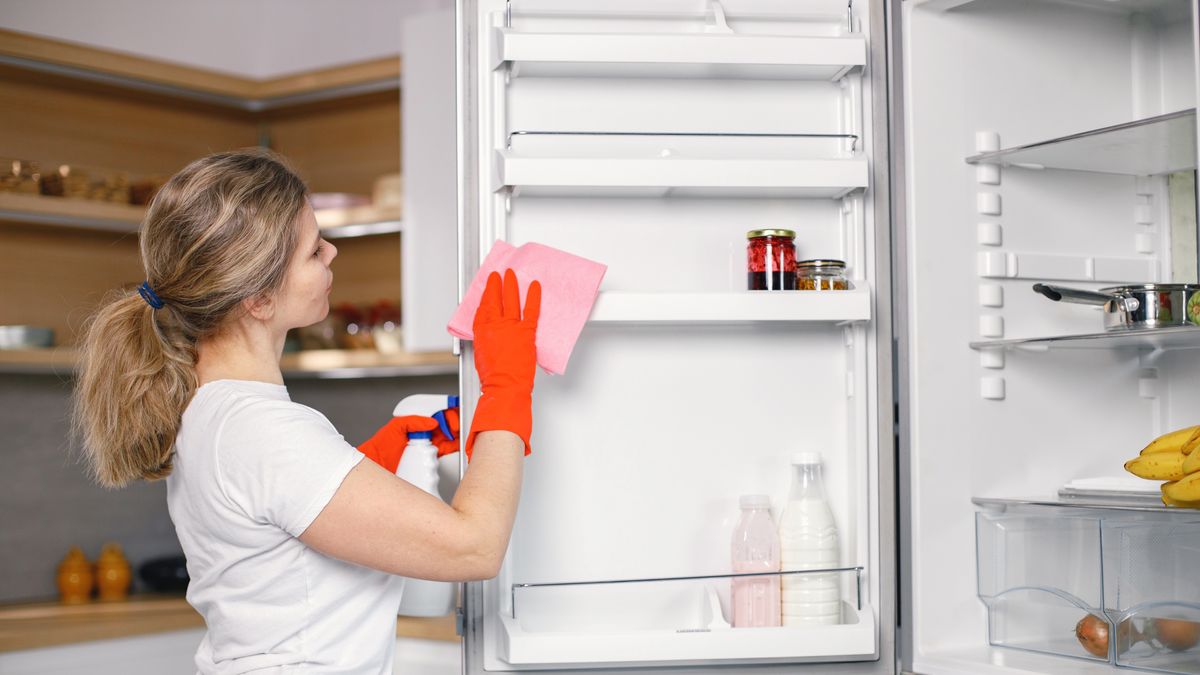 Lodówkę trzeba myć systematycznie. 