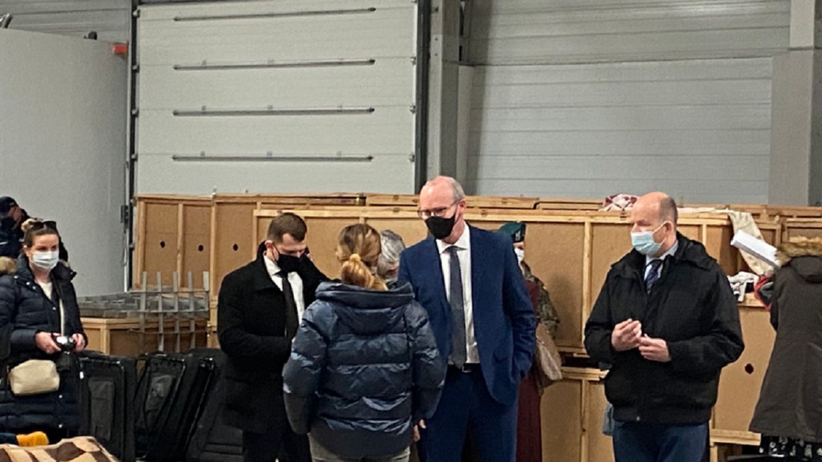 Simon Coveney przyleciał do Polski.