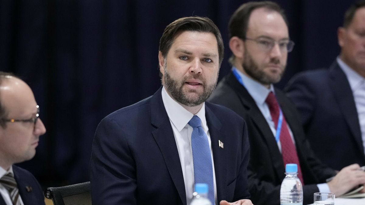 61. Monachijska Konferencja Bezpiecze?stwa
United States Vice-President JD Vance, second left, speaks during a meeting with Germany's President Frank-Walter Steinmeier and Germany's Foreign Minister Annalena Baerbock on the sidelines of the Munich Security Conference in Munich, Germany, Friday, Feb. 14, 2025. (AP Photo/Matthias Schrader)
Matthias Schrader