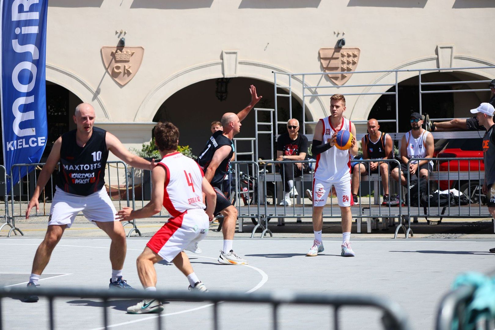 Turniej MOSiR Basket Cup na Rynku w Kielcach
