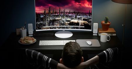 Samsung CH711: zakrzywione monitory z technologią Quantum Dot