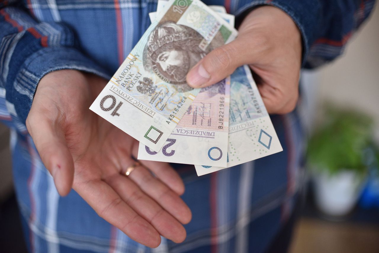 Zarobki od 8 do 13 tys. zł. Najwyższe widełki wynagrodzeń