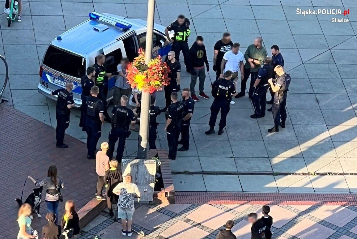 Bójka pijanych nastolatków w Gliwicach. Zaatakowano policjanta