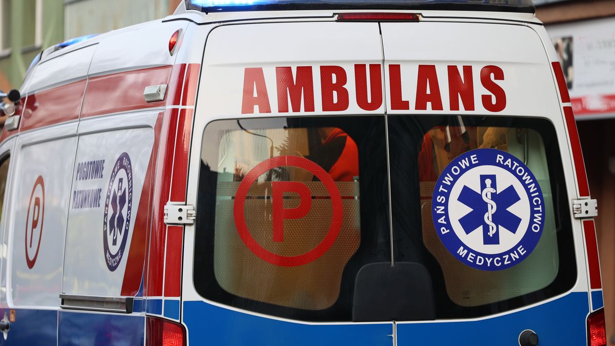 DAREK11
karetka, pogotowie, zabezpieczenie, miasto, blok, osiedle, medyczna, syrena, ambulans, ratunkowa, ekipa, pomoc, jedzie, lekarz, ratownik, ratunkowe, wypadek, zdarzenie, 112, pogotowie ratunkowe, niebieski, samochód, opieka, europa, szybki, pierwszy, zdrowie, opieka zdrowotna, szpital, ubezpieczenie, życie, medyczny lekarstwo, na dworze, czerwony, ratunek, przejażdżki, polska, ukraina, uchodźca, serce, przeszczep, covid, szczepionka, zastrzyk