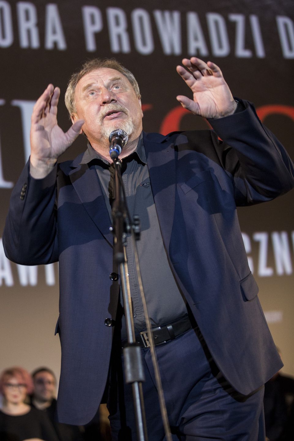 Andrzej Grabowski klepie biedę po wstrzymaniu "Kiepskich" i "TzG"? Tabloid twierdzi, że niekoniecznie 