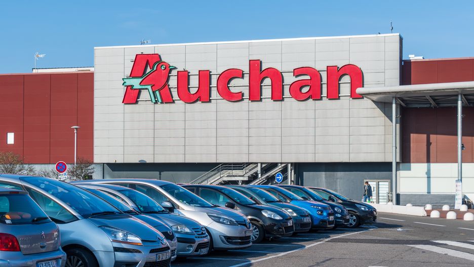 Auchan; sklep; hipermarket; parking