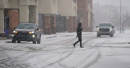 Burze śnieżne w USA. Ponad 13 tys. lotów odwołano