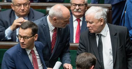 Kula u nogi rządu PiS. Firmy dały "sygnał ostrzegawczy"