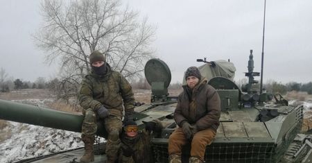 Rosyjskie braki kadrowe. Zmobilizowani trafiają do czołgów T-90M i w nich giną