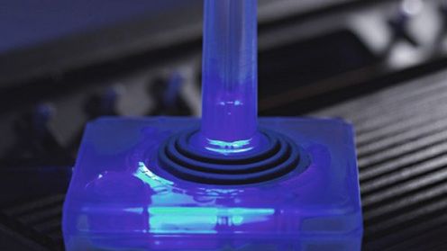 Klasyczny dżojstik razem z grami 1