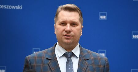 "Głupota". Czarnek o płacach nauczycieli. Mocna odpowiedź prezesa ZNP