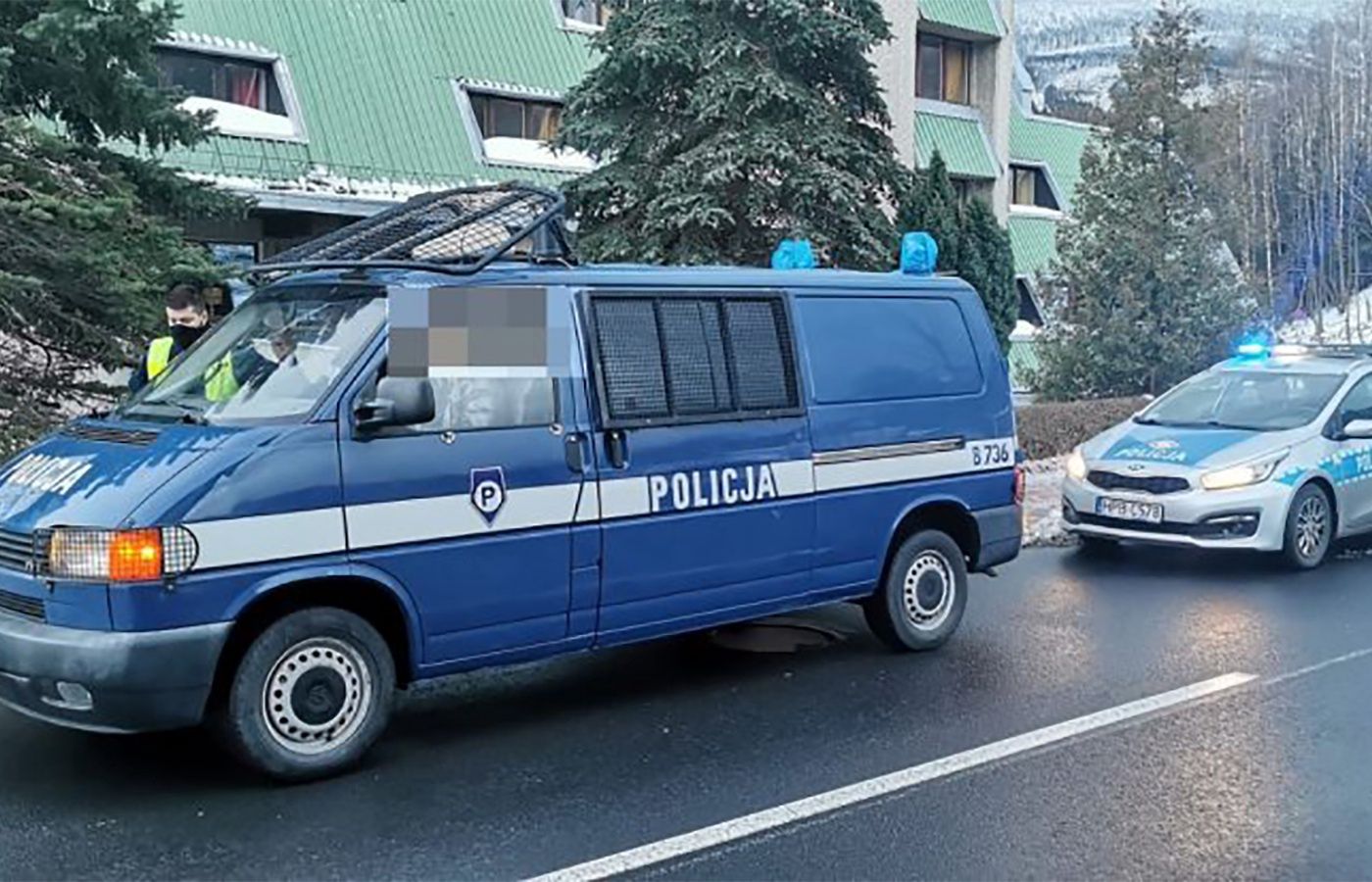 Policja zatrzymała inny radiowóz. W środku nie siedzieli policjanci