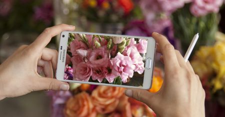 Mit obalony. Super AMOLED z Note'a 4 ma najlepsze odwzorowanie kolorów