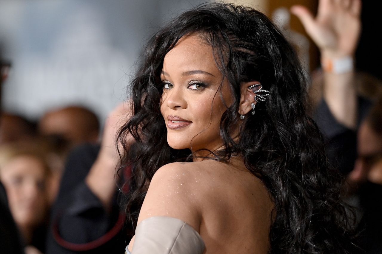 Rihanna marks a year of sobriety alongside star abstainers