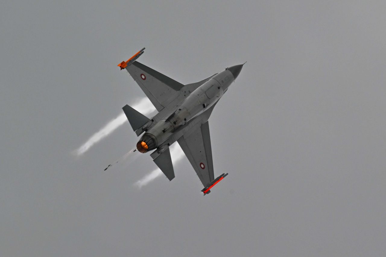 A Danish F-16A/B MLU at the Farnborough Airshow.