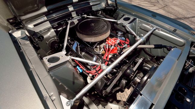 5,75-litrowe V8 generuje 405 KM