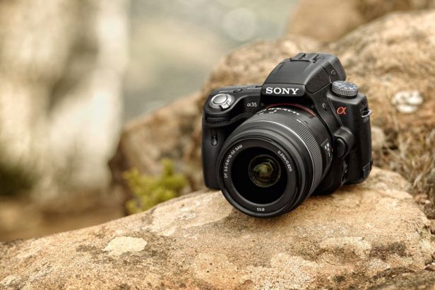 Sony A35 z półprzezroczystym lustrem i szybkim ustawianiem ostrości 1