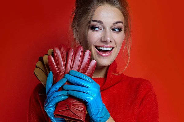 Jesienne rękawiczki damskie – niezastąpione w chłodniejsze dni