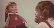 WTF dnia: to nie scena z horroru, to reklama lalek z lat 70. [wideo]