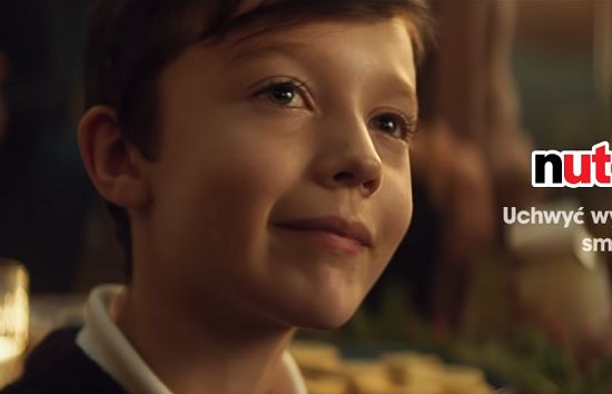 Etykiety na Boże Narodzenie reklamują Nutellę (wideo)