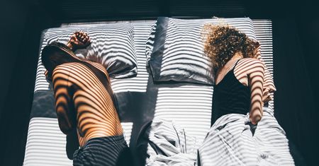 Mówią o tym "nocny rozwód". Coraz więcej par tak robi na urlopach