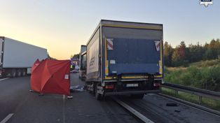 Ciężarówka wjechała w tył innego pojazdu na A4. Nie żyje 45-latek