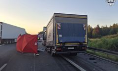 Ciężarówka wjechała w tył innego pojazdu na A4. Nie żyje 45-latek