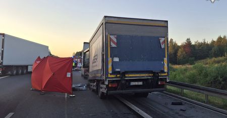 Ciężarówka wjechała w tył innego pojazdu na A4. Nie żyje 45-latek