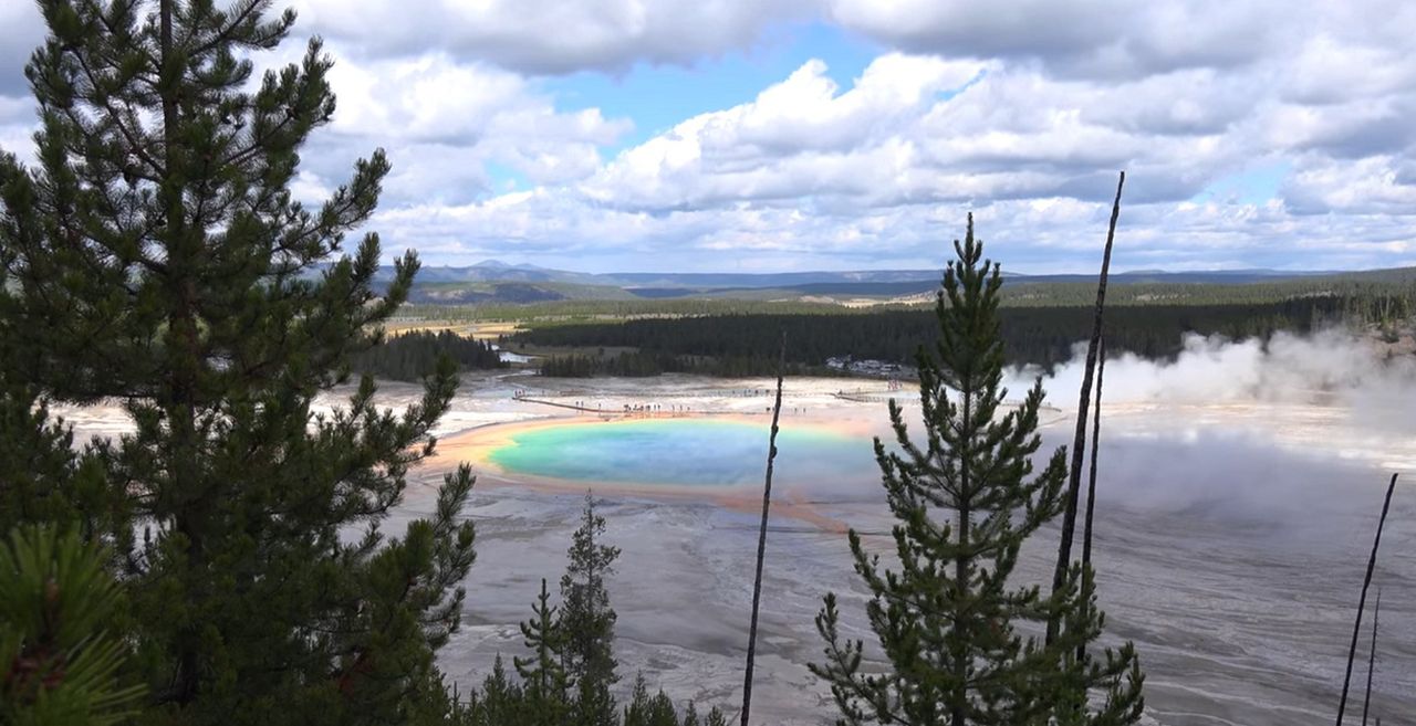 USA. Yellowstone. Naukowcy ustalili, że superwulkanem wstrząsnęły dwie erupcje