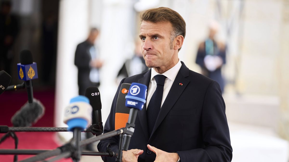 Informal Meeting of the EU Heads of State or Government in Copenhagen
epa12420445 French President Emmanuel Macron arrives at an informal summit in the Danish Parliament at Christiansborg Castle in Copenhagen on Wednesday, October 1, 2025. Denmark is hosting an informal summit for EU heads of state and government at Christiansborg on Wednesday and Thursday. The President of the European Council, the President of the EU Commission, the EU's foreign minister, the President of the European Parliament, as well as heads of state and government from the 27 EU countries are participating. The Ukrainian president is participating via video link. (Photo: Thomas Traasdahl/Ritzau Scanpix)  EPA/THOMAS TRAASDAHL  DENMARK OUT 
Dostawca: PAP/EPA.
THOMAS TRAASDAHL
European Union, EU, informal summit, Danish presidency of the council