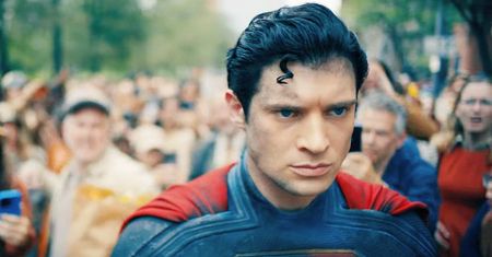 Czy to ptak? Czy samolot? Czy dobry film? Nie, to Superman!