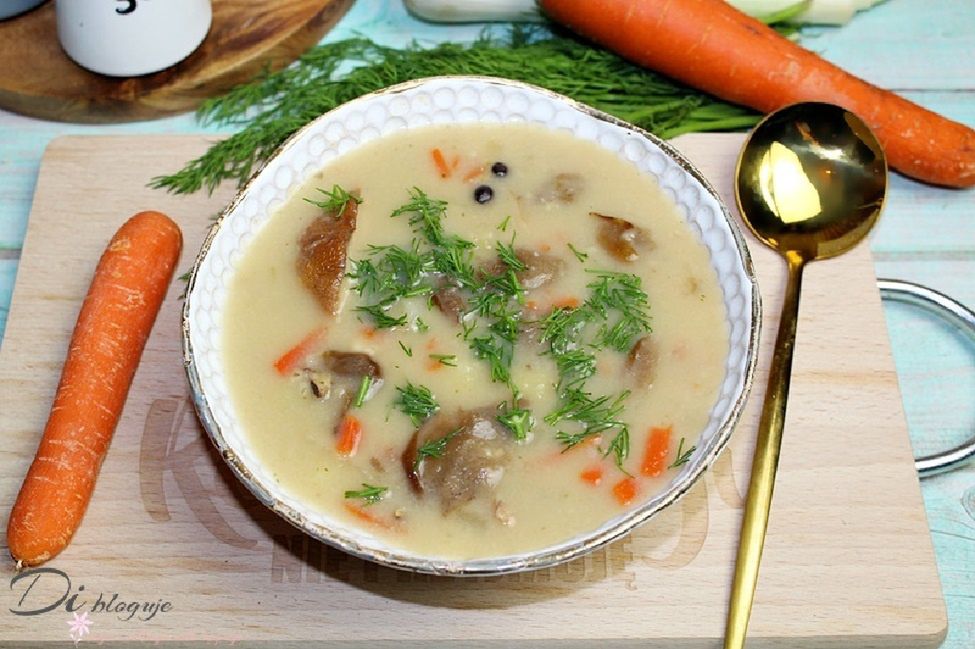 Aromatyczna zupa grzybowo-serowa. Doskonale rozgrzewa