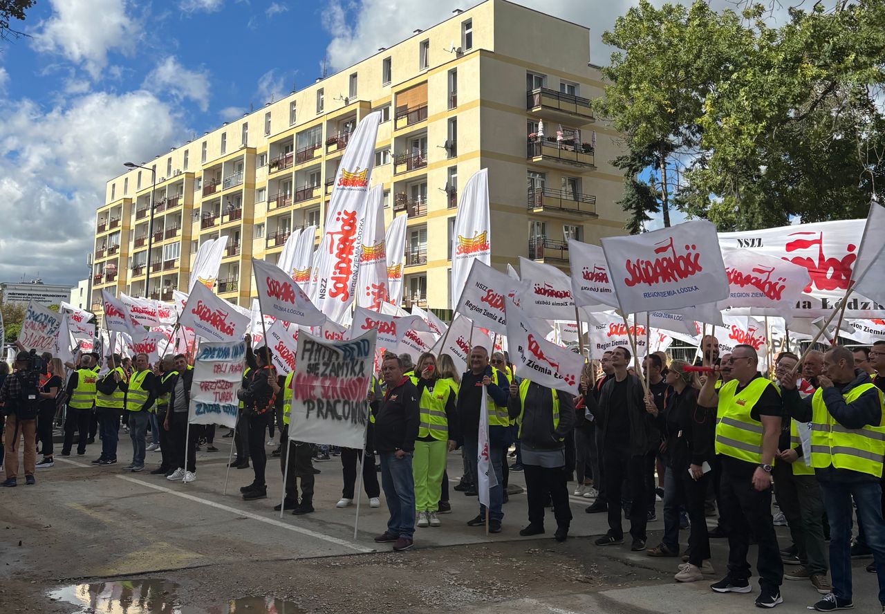 Protest pracowników Beko przed ambasadą Turcji w Warszawie