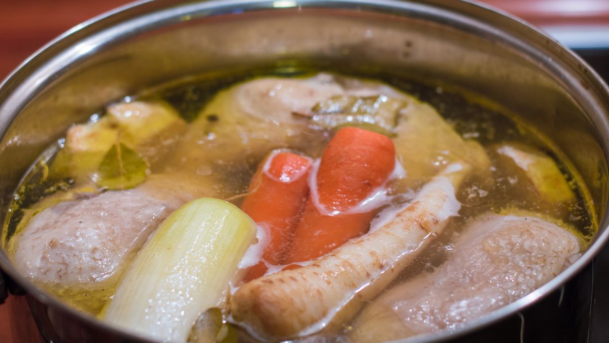 Mięso z kaczki świetnie sprawdzi się do rosołu