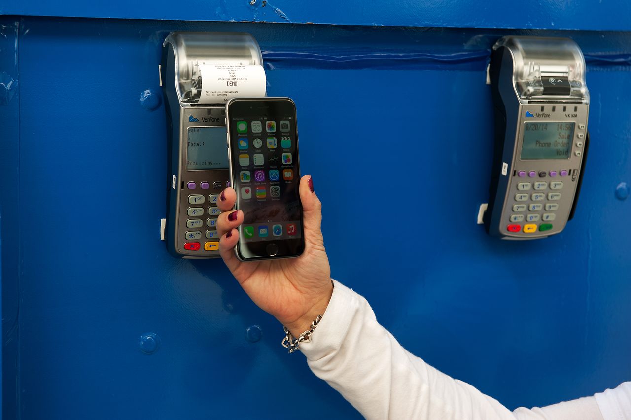 PKO BP wprowadza obsługę Apple Pay i Garmin Pay dla przedsiębiorców, fot. Getty Images