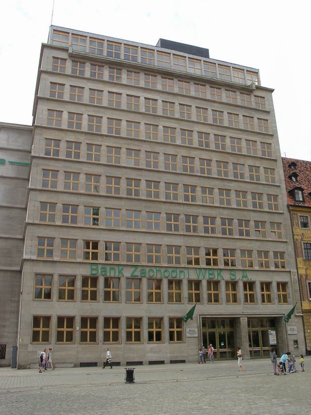 Bank, Rynek 9-11