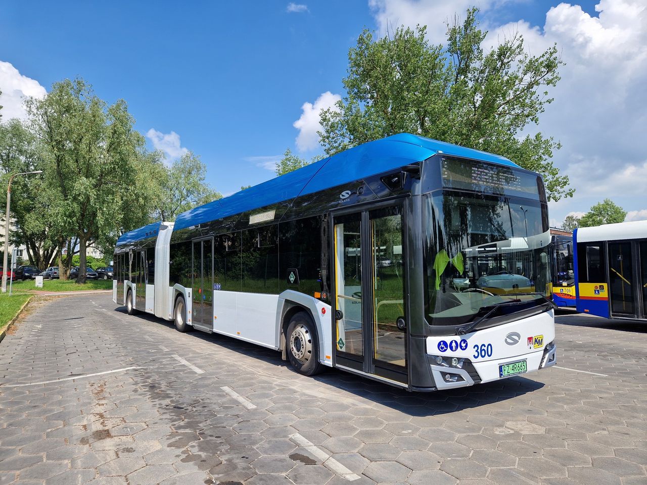 Zakup 9 autobusów