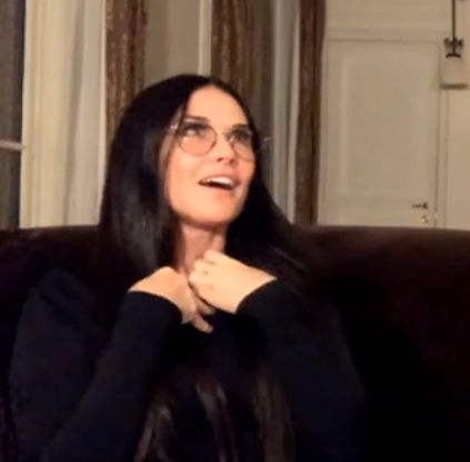 Demi Moore podczas rozmowy z Naomi Campbell