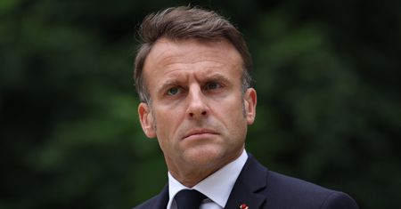 Koniec Francji, jaką znamy? "Macron popełnił bardzo duży błąd"