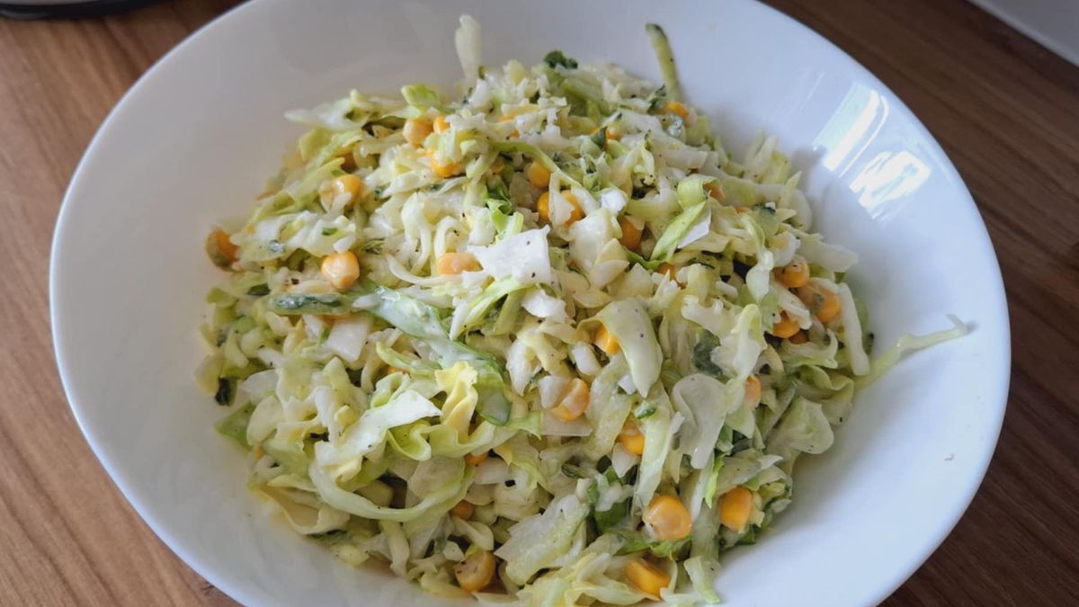 Surówka z młodej kapusty