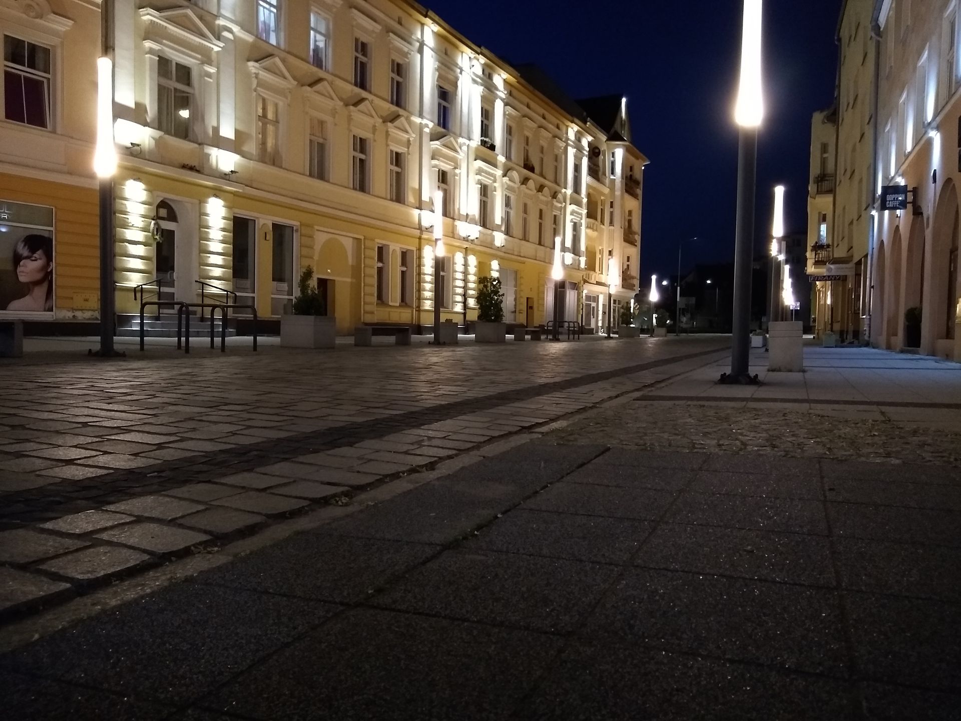 Tak wygląda postęp. Porównałem 10 generacji smartfonów za mniej niż 1000 zł 20